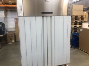 Gram PLUS F 1270 RSG Freezer